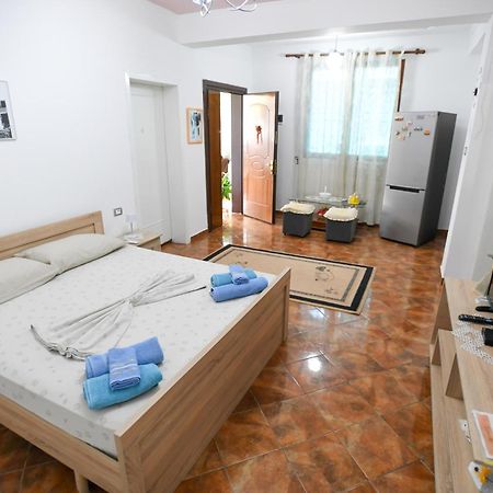 Guest House Flowers Berat Ngoại thất bức ảnh