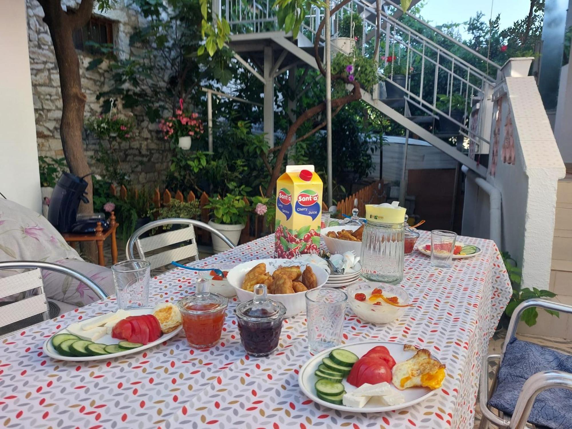 Guest House Flowers Berat Ngoại thất bức ảnh