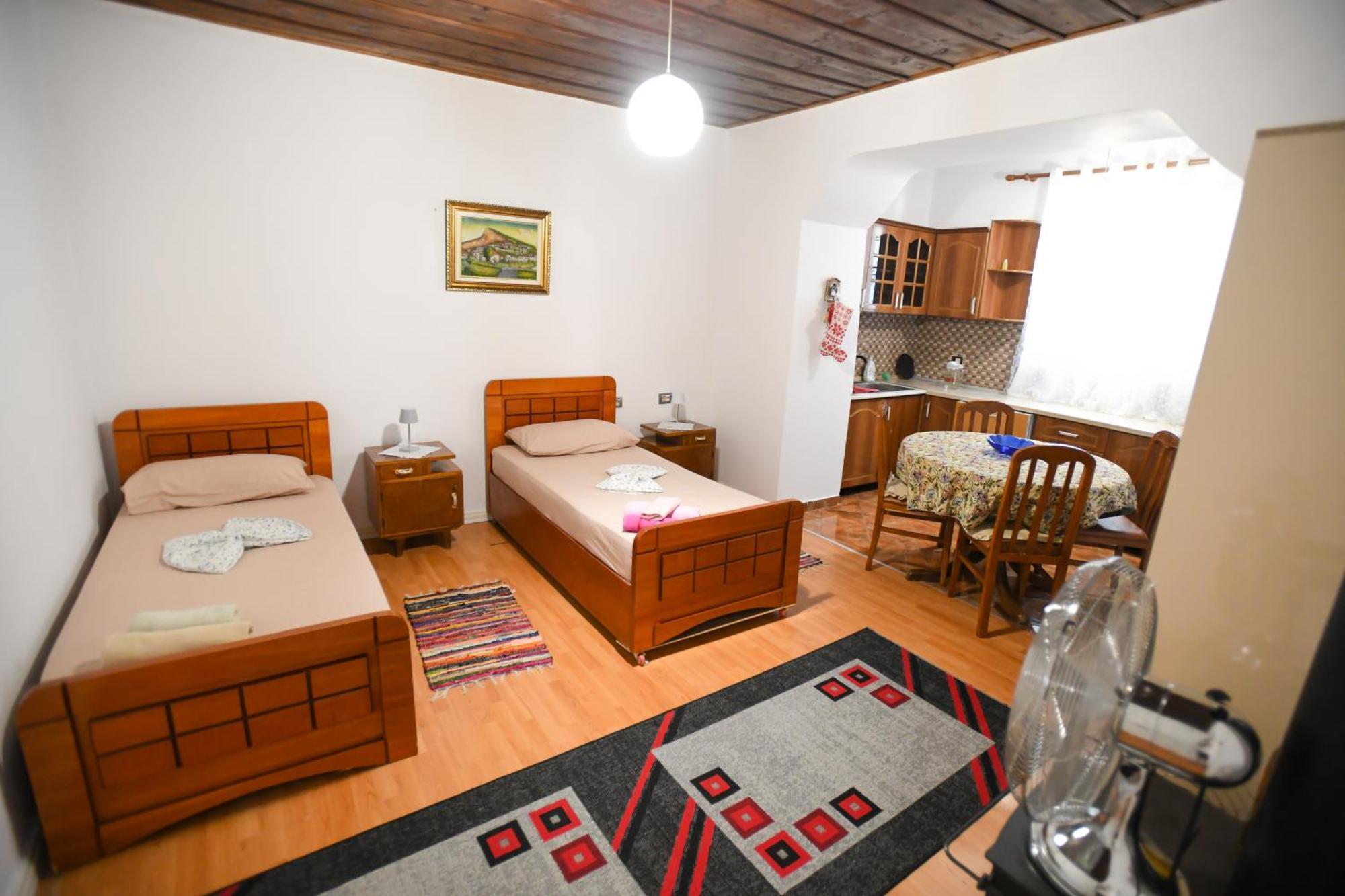 Guest House Flowers Berat Ngoại thất bức ảnh