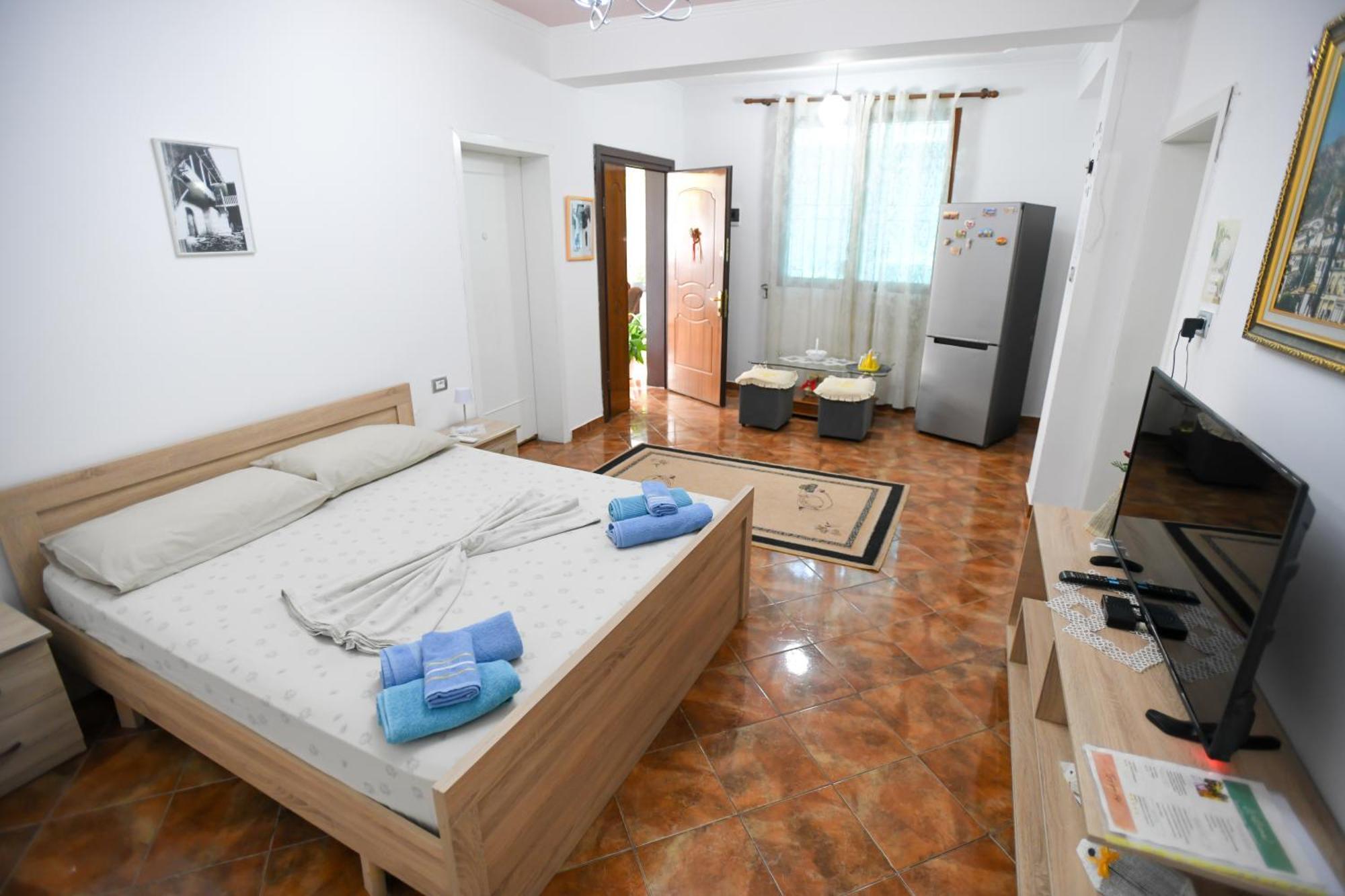 Guest House Flowers Berat Ngoại thất bức ảnh