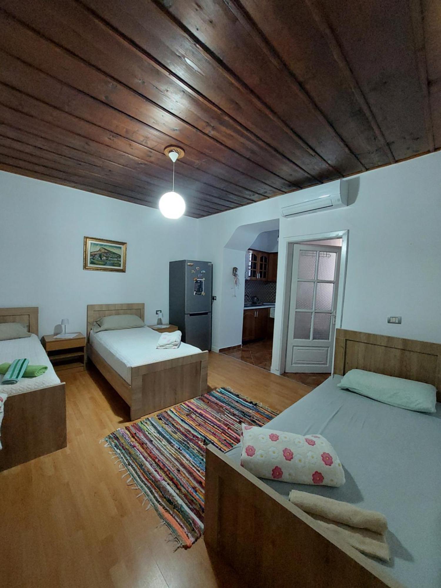 Guest House Flowers Berat Ngoại thất bức ảnh