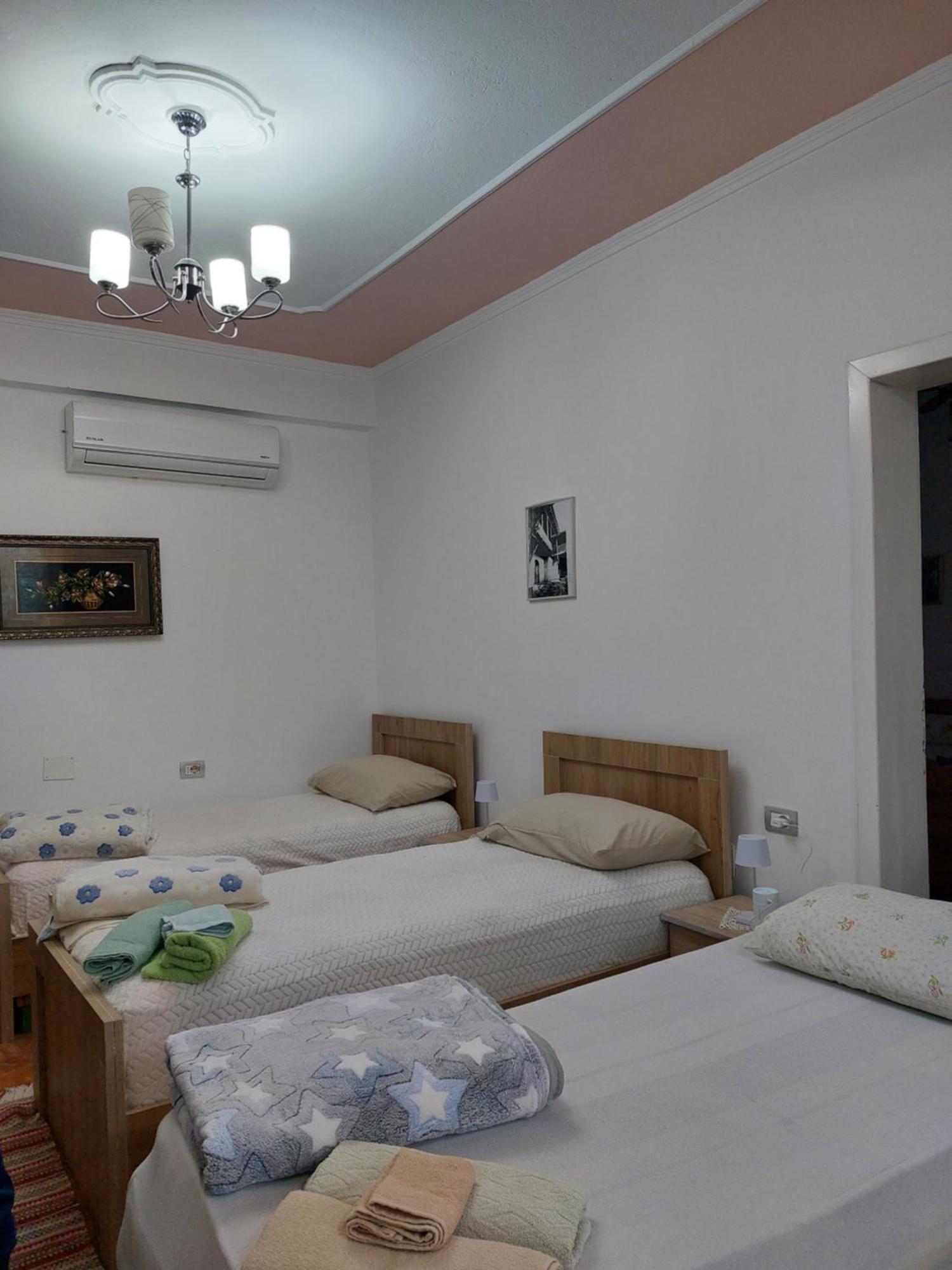 Guest House Flowers Berat Ngoại thất bức ảnh