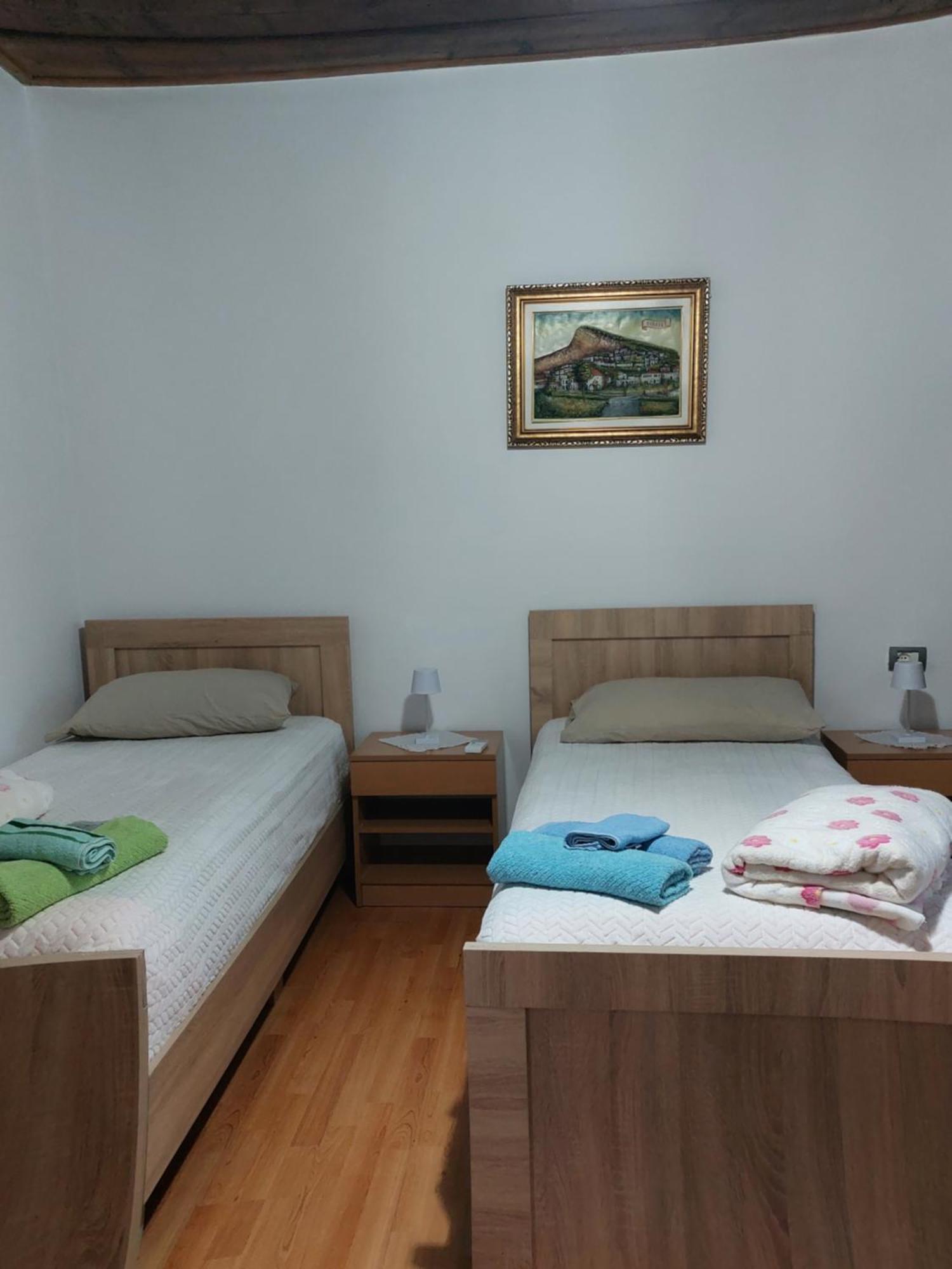 Guest House Flowers Berat Ngoại thất bức ảnh